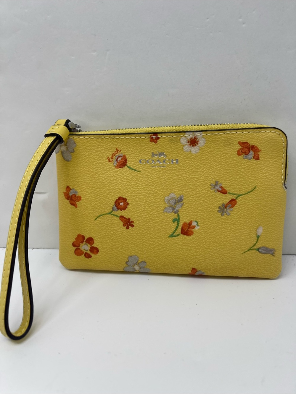 Coach Corner Zip Wristlet With Mystical Floral Print C8701
NWT - Picture 16 of 16